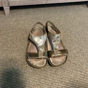Algeria size 10 sandals